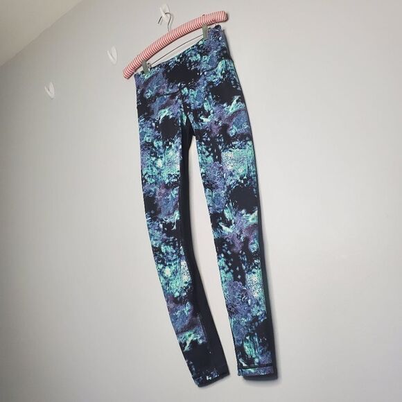 Victoria's Secret S Workout Leggings Oil Spill Wonderland Black Purple Blue VSX - Picture 1 of 12